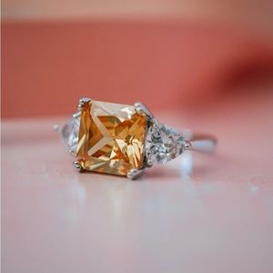 Jeanne Citrine Gem Sterling Silver Ring
Hypoallergenic